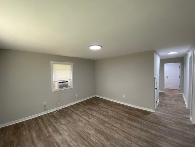 Building Photo - 1810 Hemlock Ave