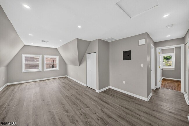 Foto del edificio - 467 Summer Ave