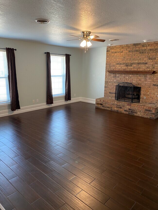 Building Photo - 2506 Franklin Dr