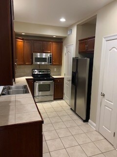 Building Photo - 590 Lotus Dr N