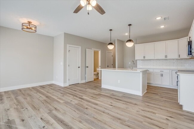 Building Photo - 218 N Tracy St