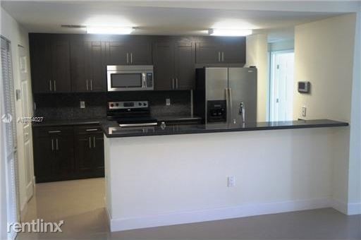 Building Photo - 838 Salzedo St