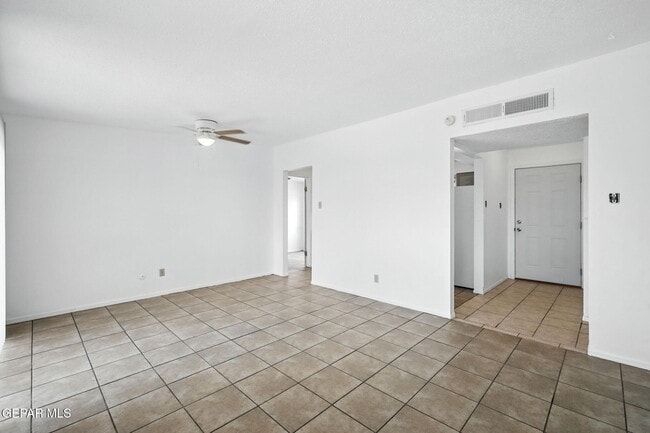 Foto del edificio - 5520 Edinburg Dr