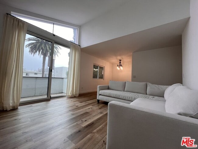 Building Photo - 3645 Westwood Blvd