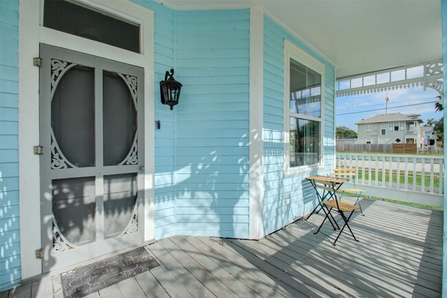 Building Photo - 3304 Avenue Q