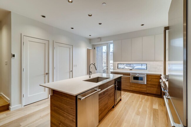 Building Photo - 1932 23rd Street