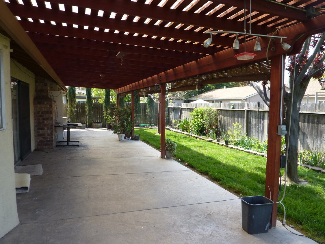 Building Photo - Don’t Miss This 3-Bedroom Home with RV Parking