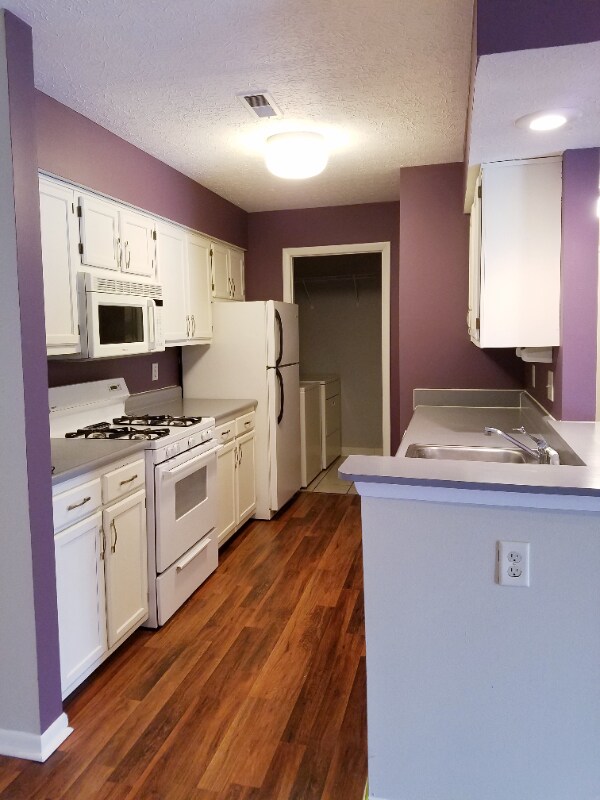 Building Photo - 2287 Hedgerow Road