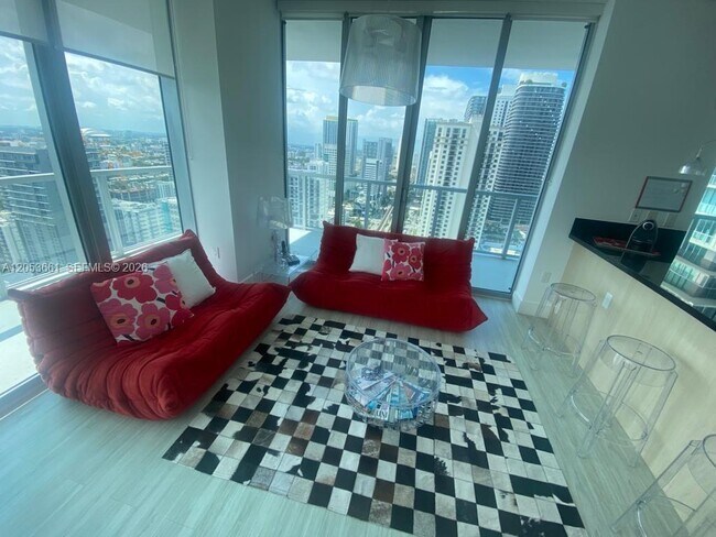 Foto del edificio - 79 SW 12th St