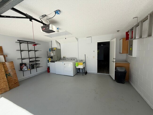 Foto del edificio - 12833 Parkbury Dr