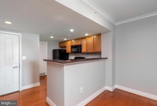 Building Photo - 414 Water St