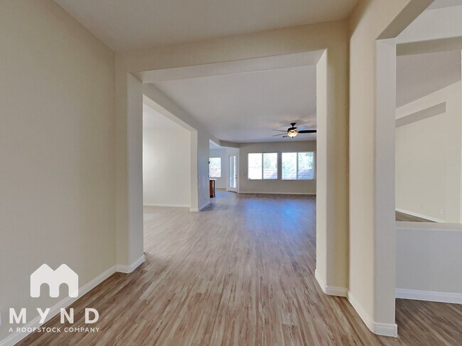 Foto del edificio - 6524 Greenlet Ave