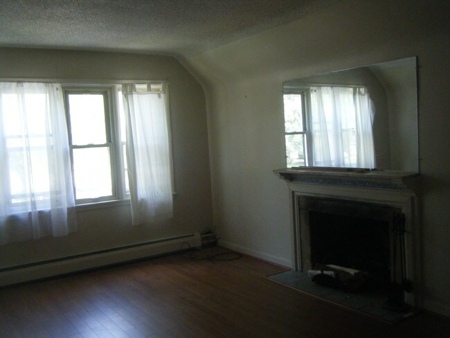 Building Photo - 1833 Kensington Ave