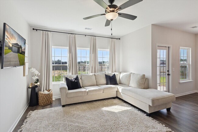 Foto del edificio - AVAILABLE JULY 2025 [PET FRIENDLY]