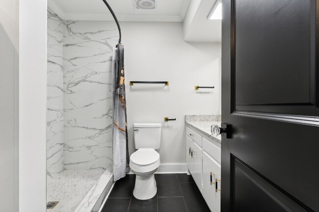 Building Photo - 2825 Highland Ave