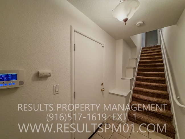 Building Photo - Excellent Natomas Townhouse