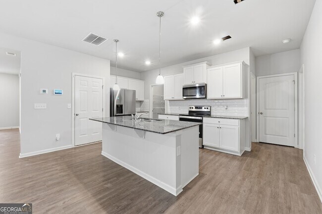 Foto del edificio - 6615 Bluffview Dr