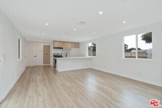 Building Photo - 10052 France Ave