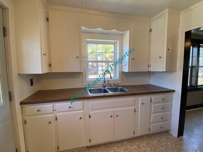 Building Photo - 7 Cypress Dr