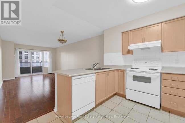 Building Photo - 25 Kingsbridge Garden Cir