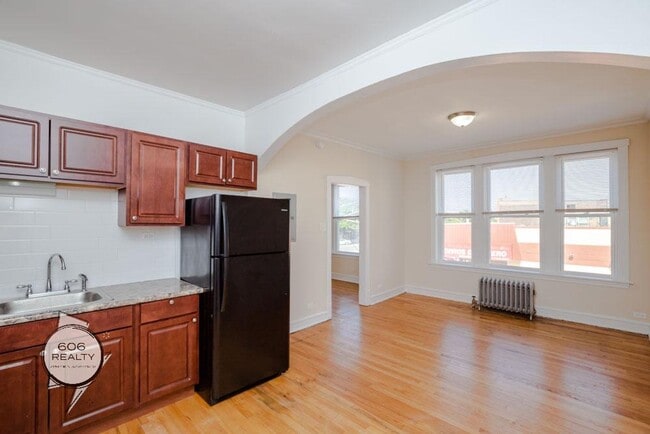 Building Photo - Rehabbed Units in Cicero!