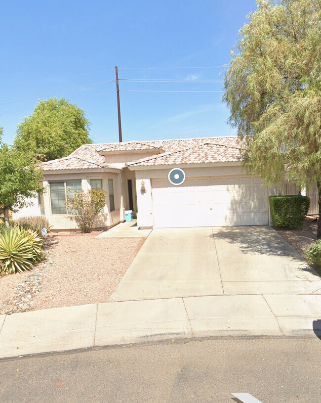 Building Photo - 2821 N 107th Dr