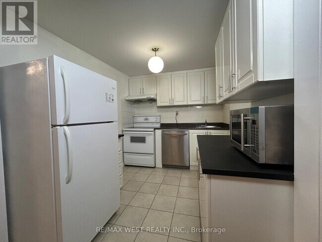 Building Photo - 10 Pagehurst Ct