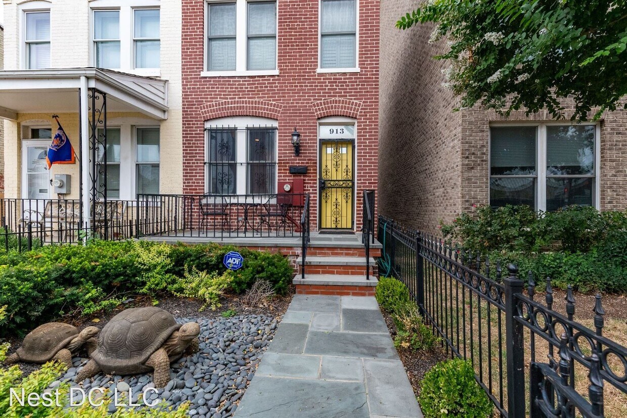 Primary Photo - 2 br, 2.5 bath House - 913 5th St SE