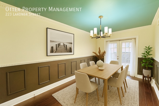 Photo - 223 Lardner St House