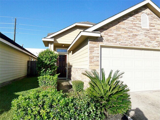 Building Photo - 10819 Windfern Lakes St