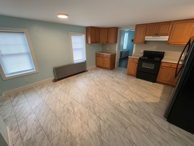 Building Photo - 1st floor apartment