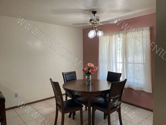Foto del edificio - WEST PALMDALE 3BD/2BTH RANCH HOME
