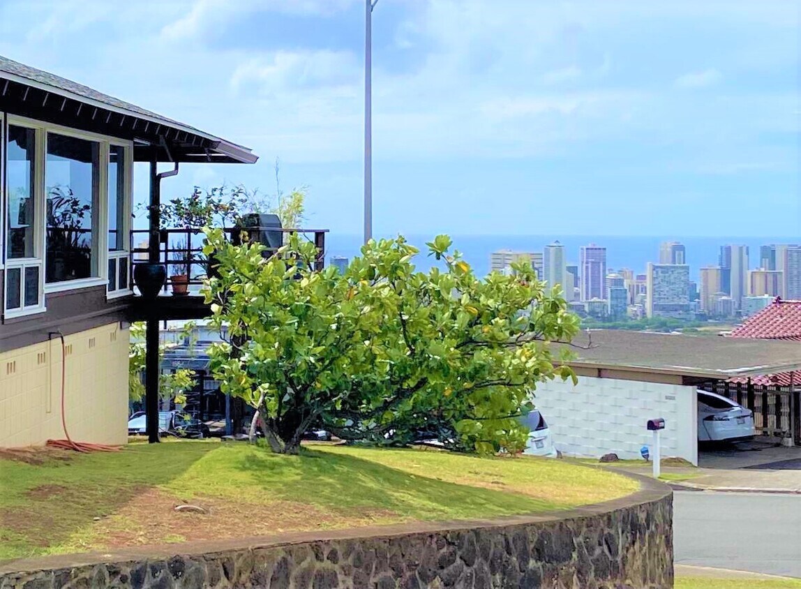 1563 Kanalui Plz, Honolulu, HI 96816 House Rental in Honolulu, HI