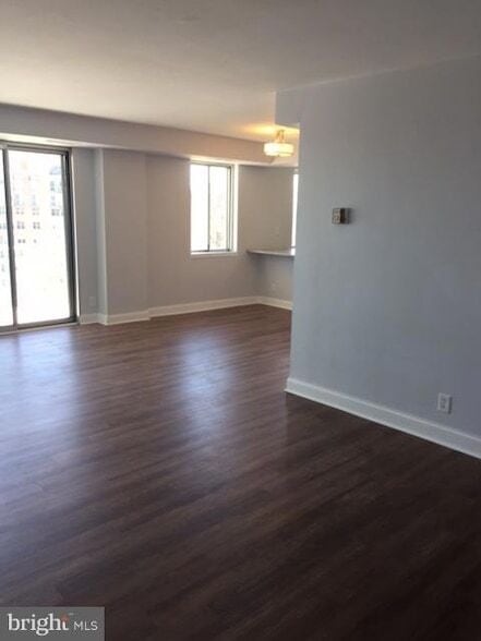 Foto del edificio - 8315 N Brook Ln