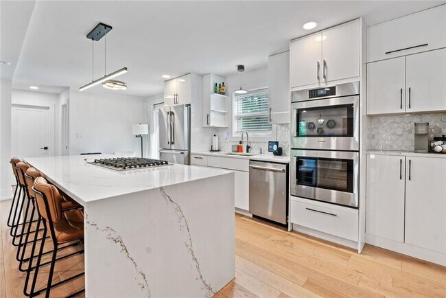 Foto del edificio - 320 Kelso Dr SW