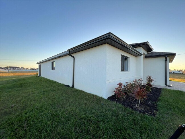 Building Photo - 1106 NW 21st Terrace