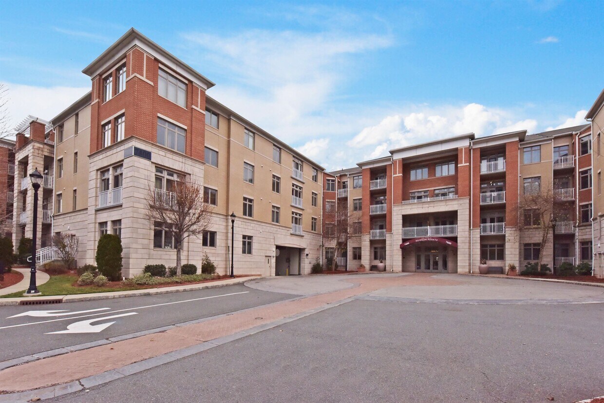 Primary Photo - 7400 River Rd