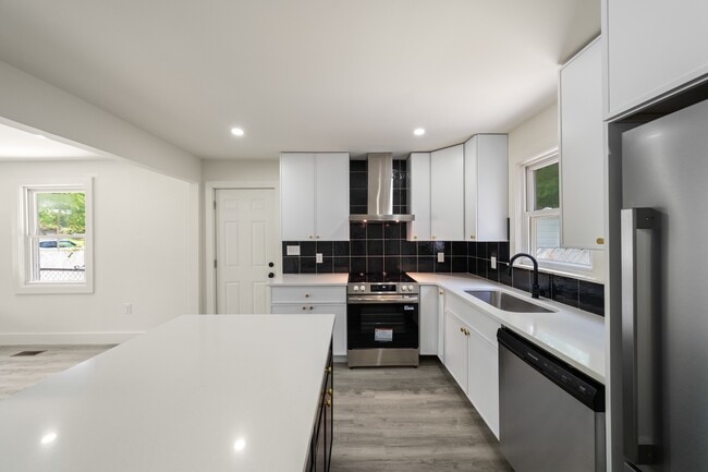 Building Photo - 2624 Woodbine Ave
