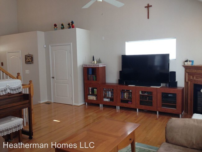 Building Photo - 4 br, 3.5 bath House - 15574 Catamaran Court