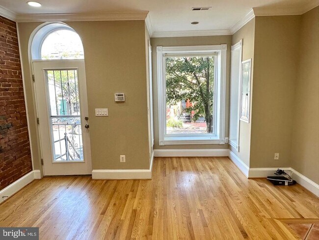 Building Photo - 1227 Linden Pl NE