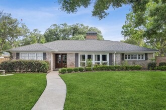 Building Photo - 5659 Chevy Chase Dr