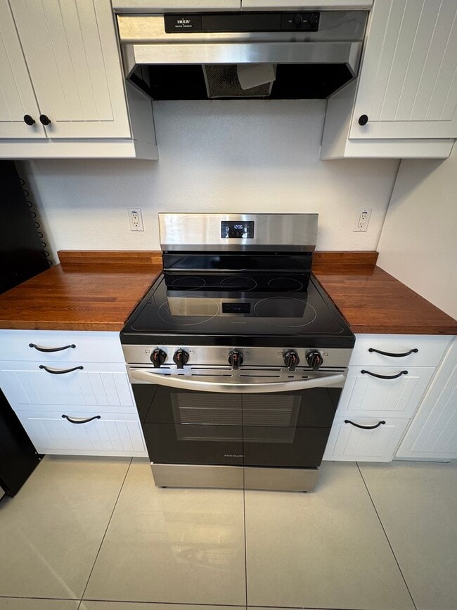 Building Photo - Newly Remodeled 2 Bedroom 2 Bath Condo in Chula Vista - $2700 a month