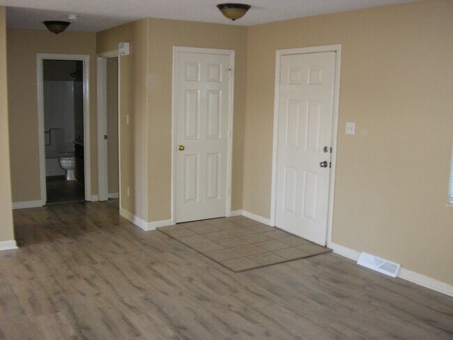 Building Photo - 3239 Spring Hollow