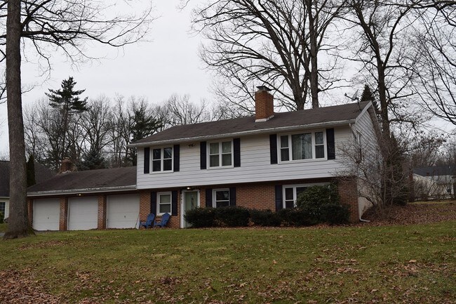 Building Photo - 2261 Red Oak Ln
