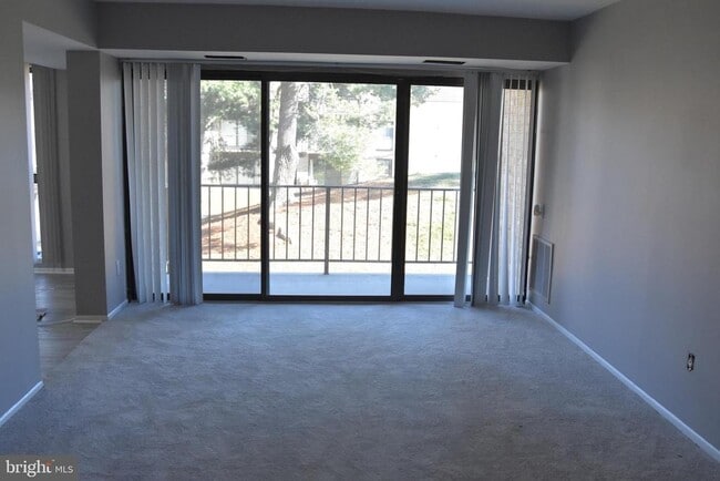 Building Photo - 2050 Royal Fern Ct