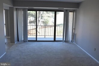 Building Photo - 2050 Royal Fern Ct