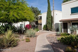 Building Photo - 8450 E Old Spanish Trail