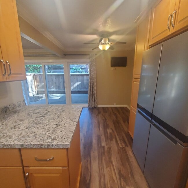 Building Photo - Sparkling Upgrades & Convenient Pleasant H...