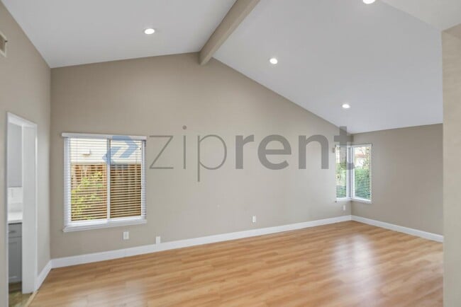 Foto del edificio - 33739 Slender Ct