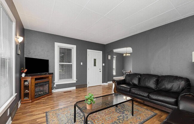 Foto del edificio - 2415 Tremont Ave